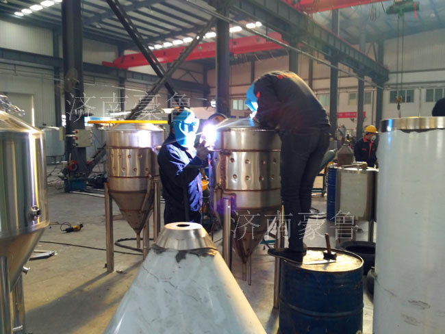 啤酒設(shè)備每一個(gè)細(xì)節(jié)我們都在打磨 啤酒設(shè)備每一個(gè)細(xì)節(jié)我們都在打磨