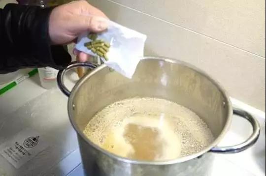 導(dǎo)入酵母準(zhǔn)備發(fā)酵 導(dǎo)入酵母準(zhǔn)備發(fā)酵