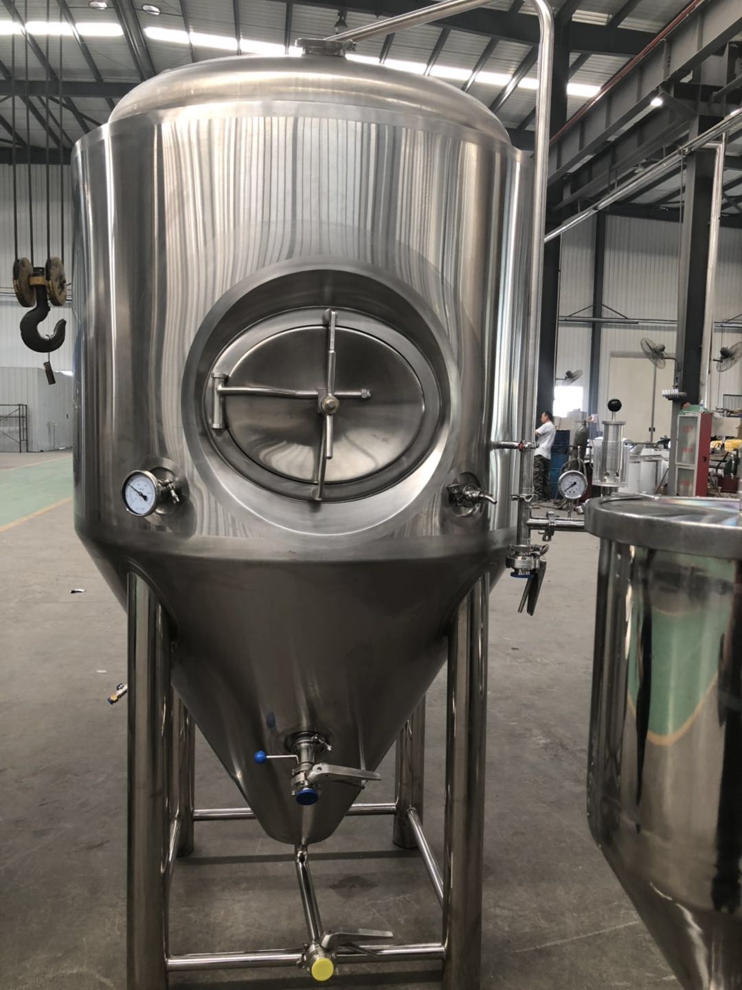 豪魯精釀啤酒發(fā)酵罐 豪魯精釀啤酒發(fā)酵罐