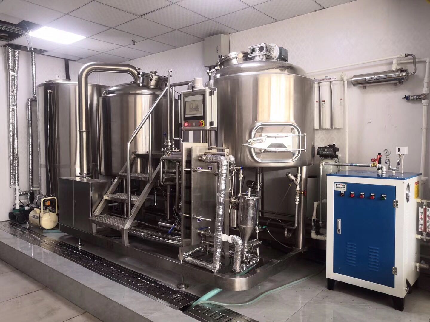 全自動啤酒設(shè)備