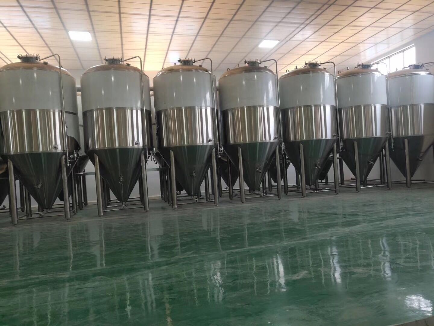 啤酒廠發(fā)酵設(shè)備 啤酒廠發(fā)酵設(shè)備