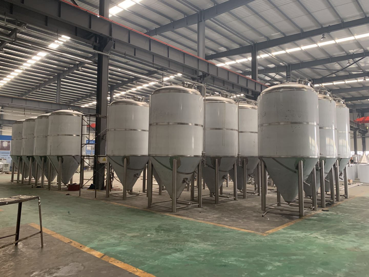 啤酒廠發(fā)酵設(shè)備 啤酒廠發(fā)酵設(shè)備